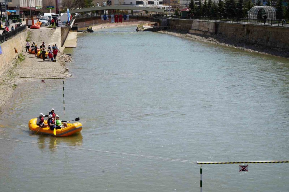 Rafting Şampiyonası’nın İkinci Gününde Slalom Yarışları Yapıldı