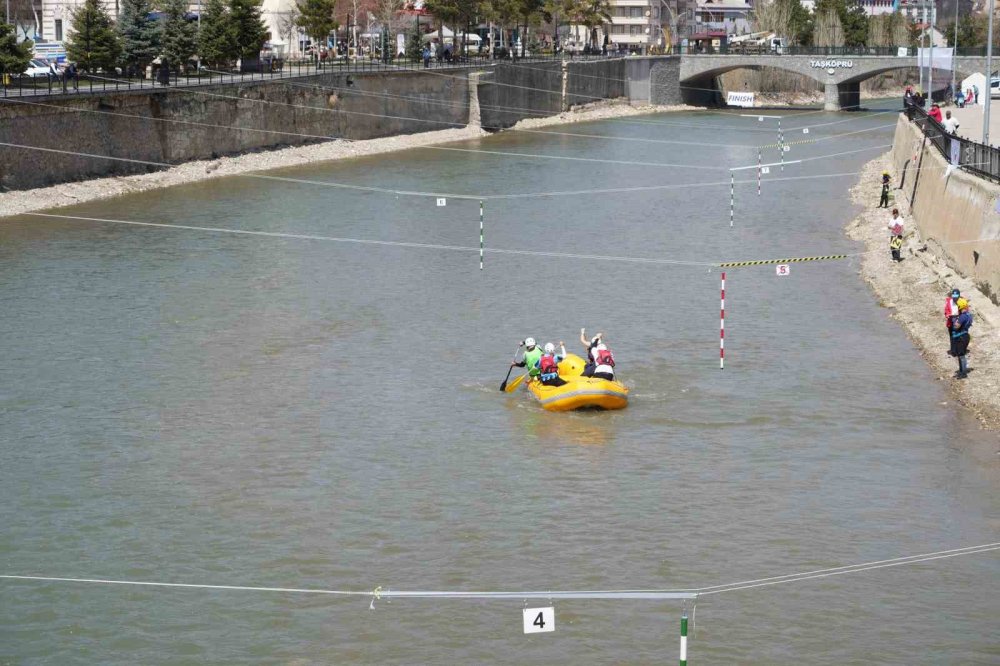 Rafting Şampiyonası’nın İkinci Gününde Slalom Yarışları Yapıldı