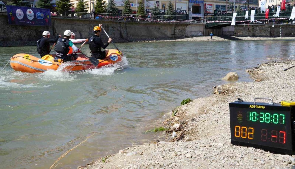 Rafting Şampiyonası’nın İkinci Gününde Slalom Yarışları Yapıldı