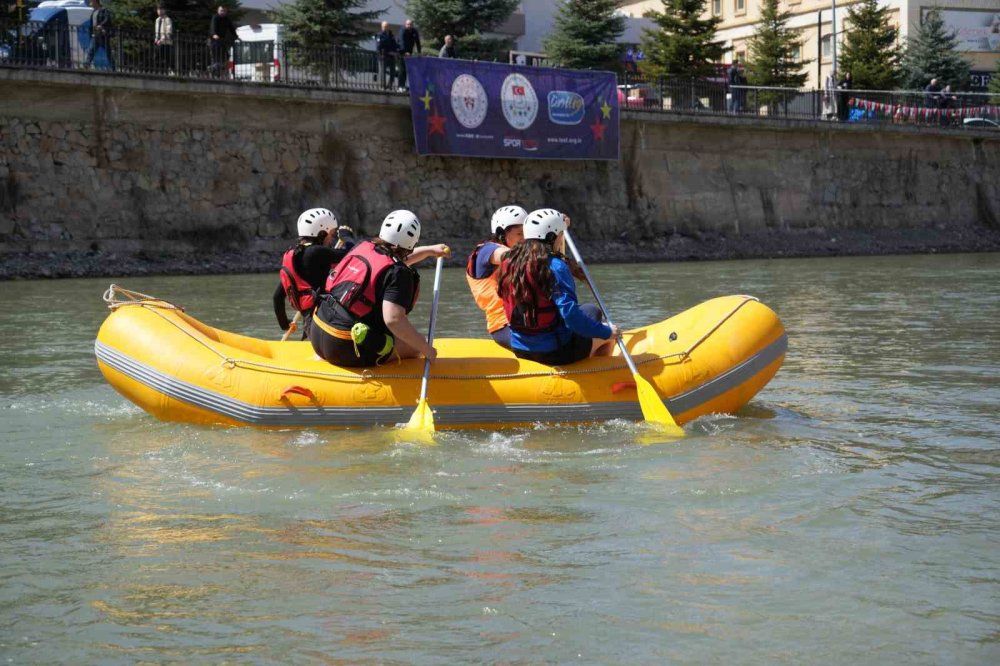 Rafting Şampiyonası’nın İkinci Gününde Slalom Yarışları Yapıldı