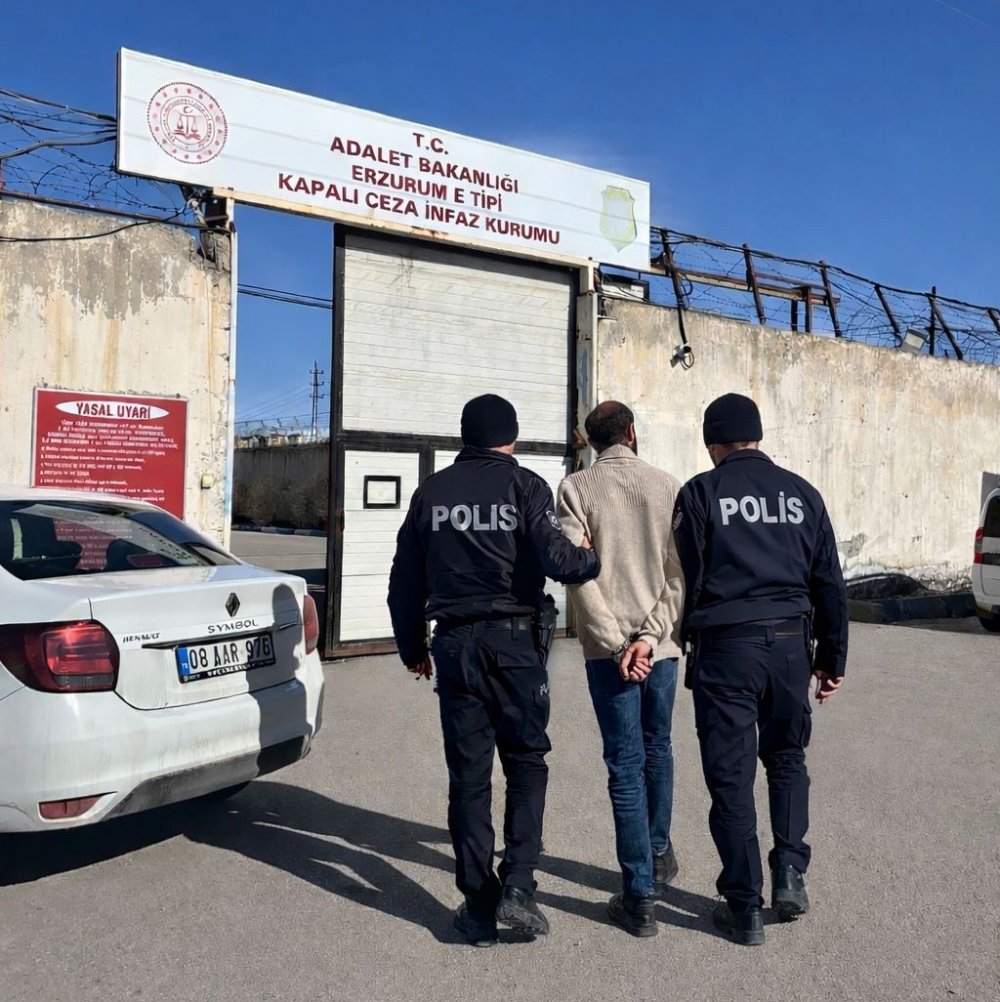 Uyuşturucuyu Vites İle Teyip Arasındaki İç Kısımda Zulaladı