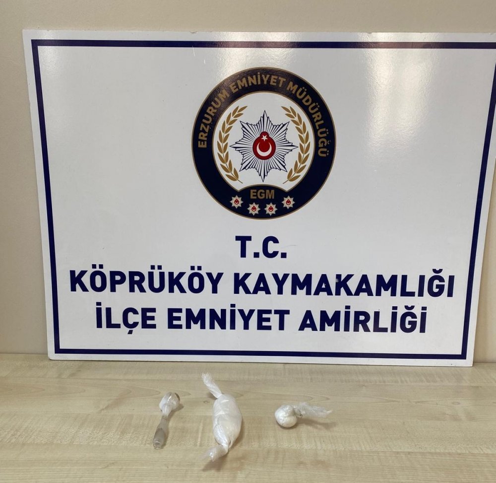 Uyuşturucuyu Vites İle Teyip Arasındaki İç Kısımda Zulaladı