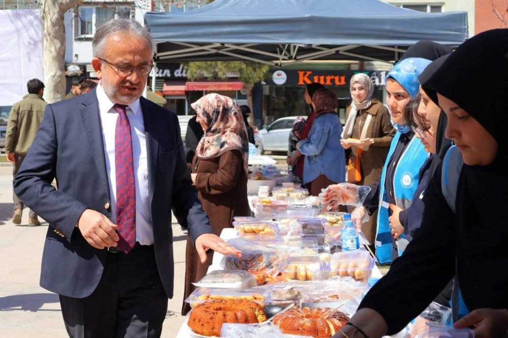 Bayburt’ta Evlilik Hazırlığındaki Gençlere Destek İçin Hayır Çarşıları Açıldı