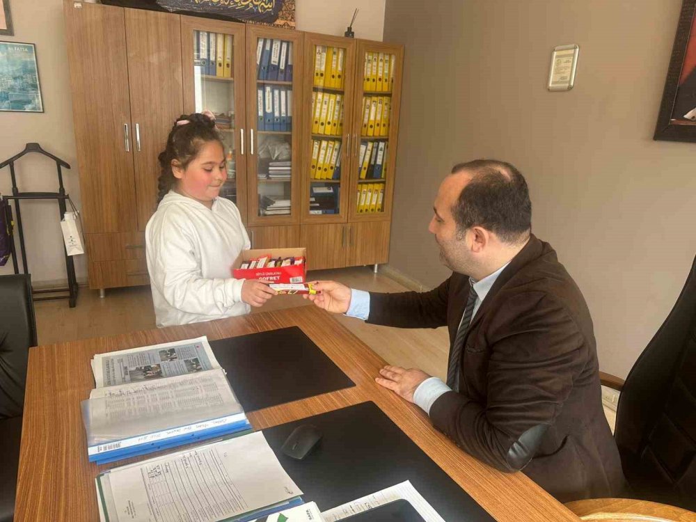 Küçük Aysima’dan Öğretmenlerine Duygulandıran Sürpriz