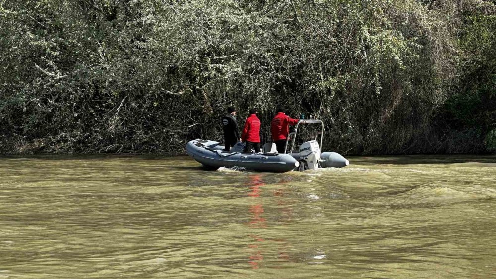 39 Kişilik Ekip Seferber Oldu: Nehre Düşen Küçük Çocuktan 4 Gündür İz Yok