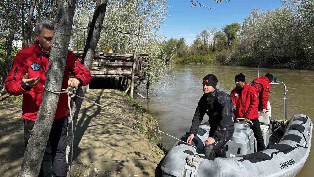39 Kişilik Ekip Seferber Oldu: Nehre Düşen Küçük Çocuktan 4 Gündür İz Yok
