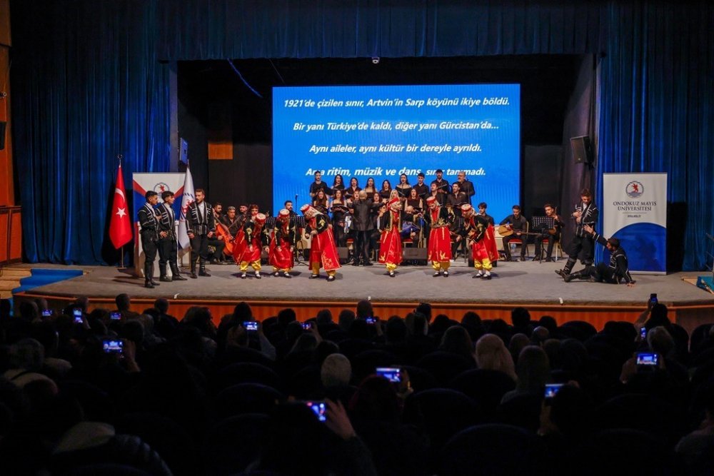 Karadeniz’in Ezgileri Omü Sahnesinde