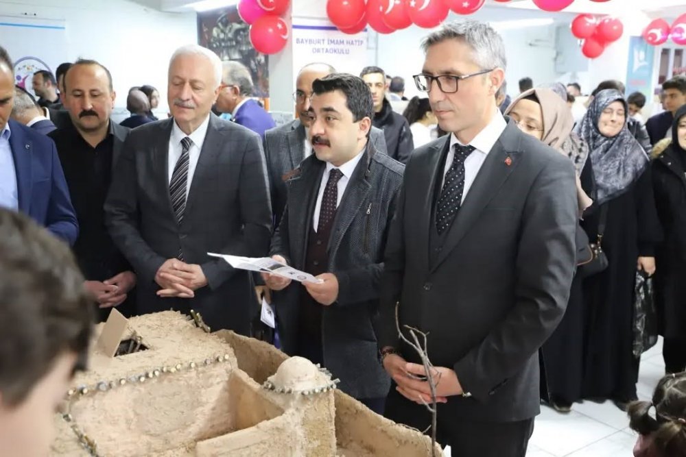 Bayburt Ortaokulu Öğrencilerinden Bilim Fuarı