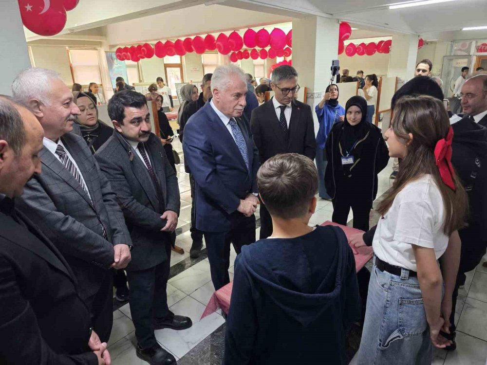Bayburt Ortaokulu Öğrencilerinden Bilim Fuarı