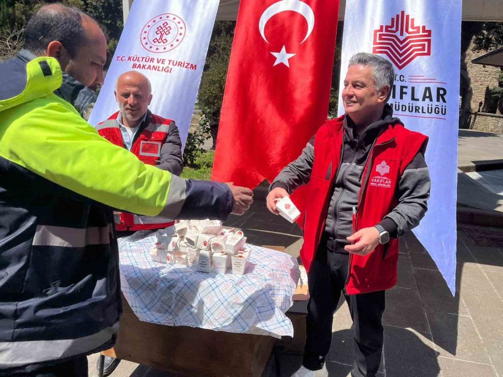 Sinop’ta Vakıf Haftası Programında Vatandaşlara Lokum İkram Edildi