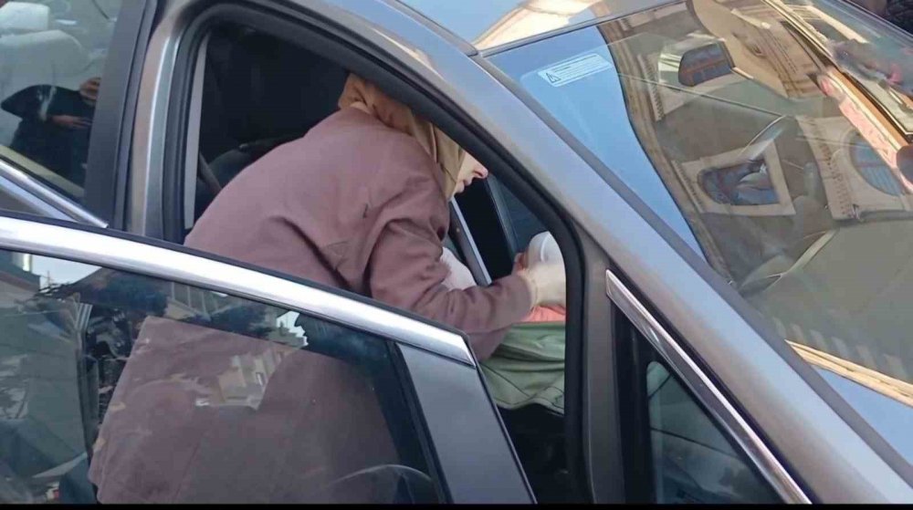Bebek Arabada Kilitli Kaldı; Genç Anne Büyük Korku Yaşadı