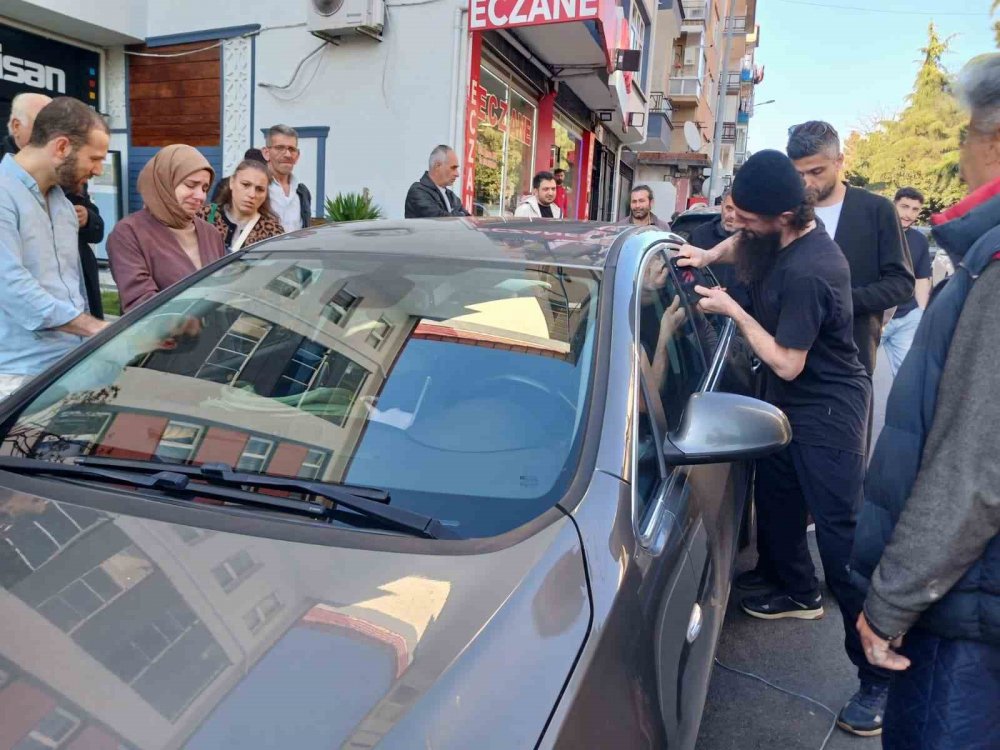 Bebek Arabada Kilitli Kaldı; Genç Anne Büyük Korku Yaşadı