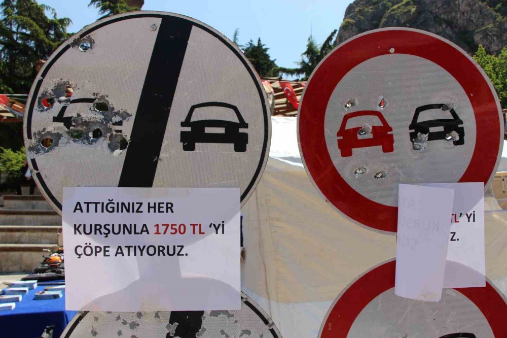 Magandaların Hedef Tahtası Trafik Levhaları Sergilendi: Yenilenme Bedeli 5 Bin Tl’yi Buluyor