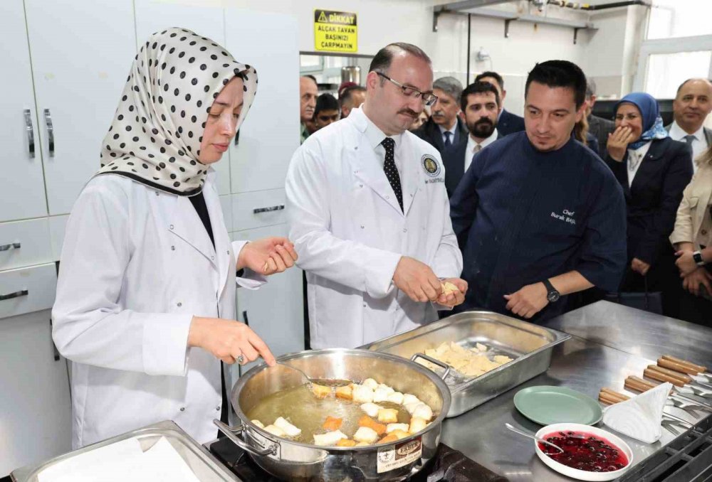 Türk Mutfağı, Kültür Ve Sanatla Buluştu
