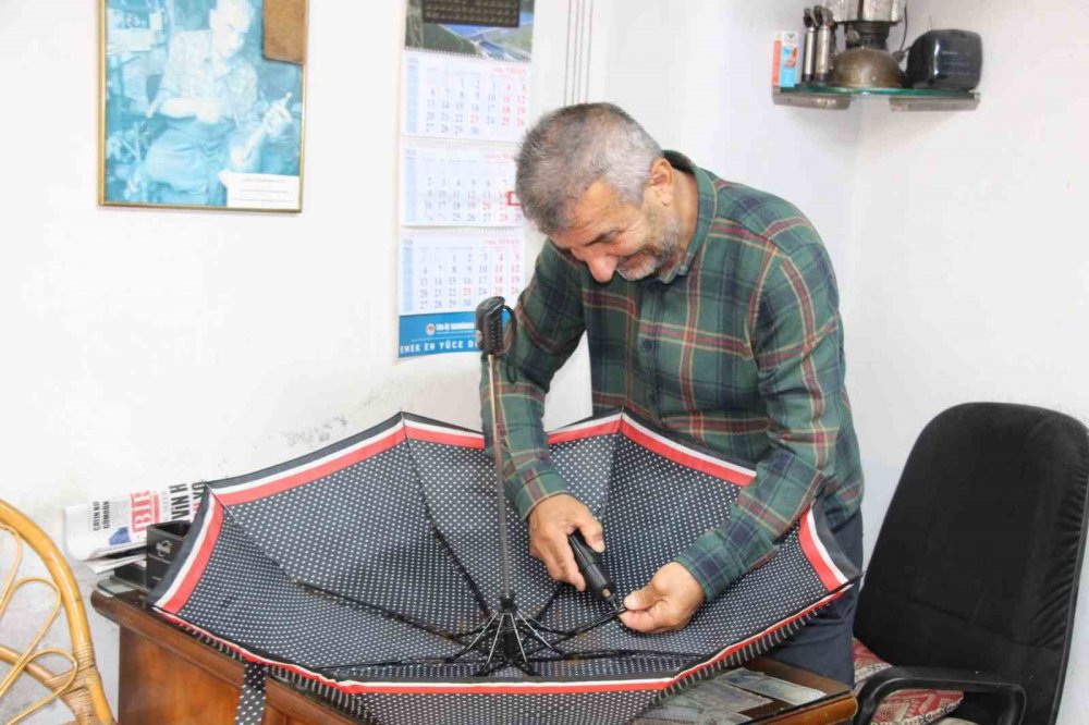 Rize’nin Son Şemsiye Tamircisi: 40 Yıldır Kaybolan Mesleği Yaşatıyor