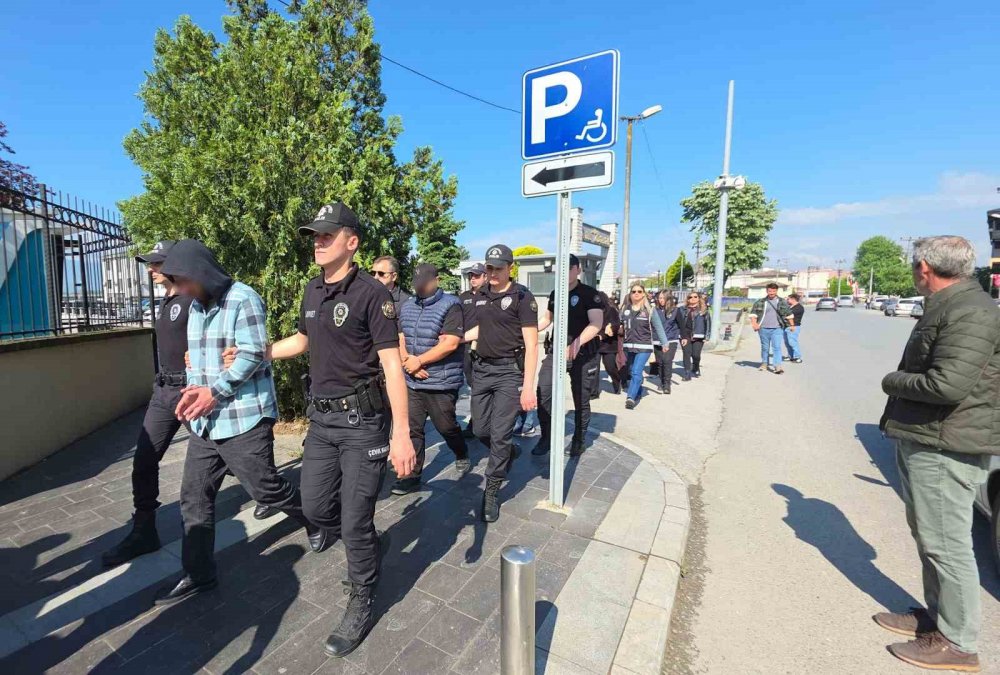 Düzce’de Staj Dolandırıcılığı Yaptığı İddia Edilen 21 Kişi Adliyeye Sevk Edildi