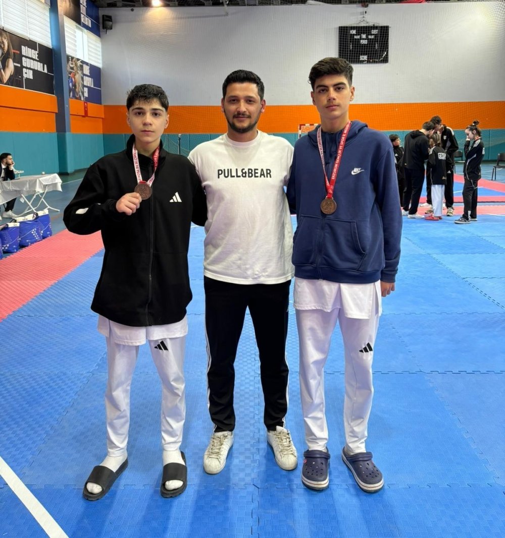 Erzurumlu Öğrenciler Türkiye Şampiyonası’ndan 2 Bronz Madalya İle Döndü