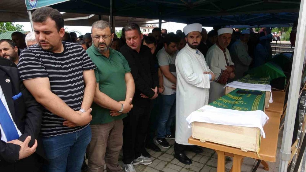 Giresun’daki Kazada Hayatlarını Kaybeden Yıldız Ailesi Trabzon’da Son Yolculuklarına Uğurlandı