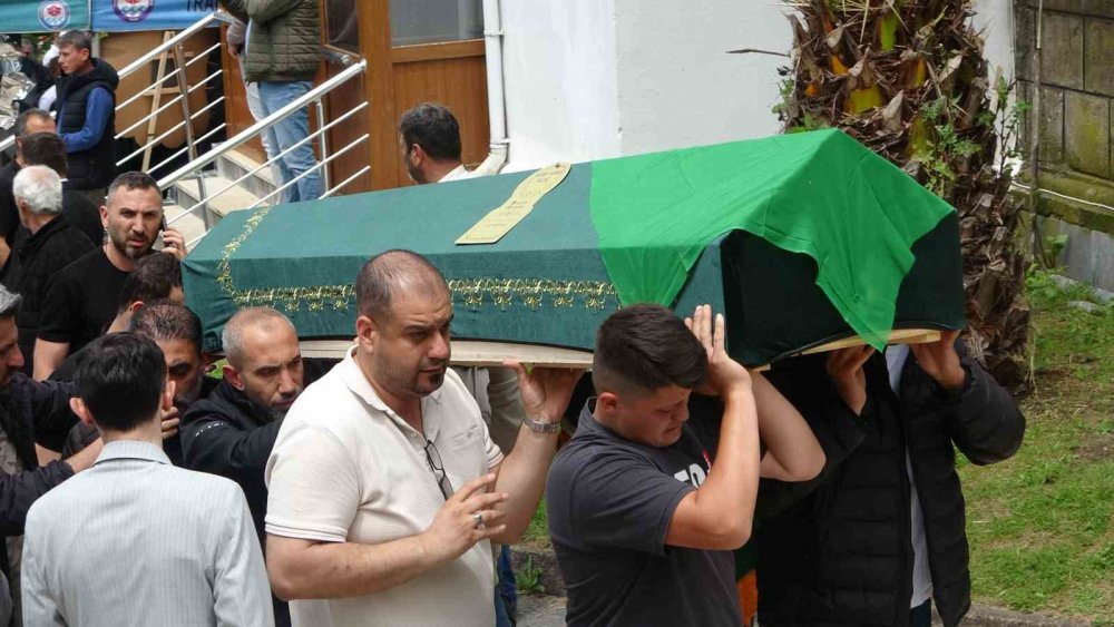 Giresun’daki Kazada Hayatlarını Kaybeden Yıldız Ailesi Trabzon’da Son Yolculuklarına Uğurlandı