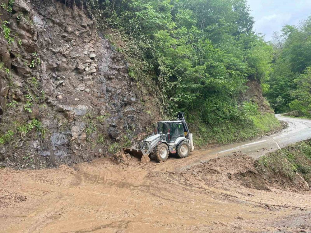 Trabzon’da Ekiplerin Sel Ve Heyelan Seferberliği
