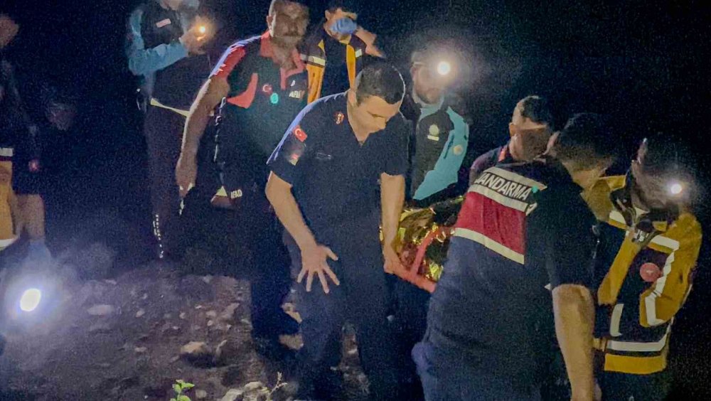 Yamaç Paraşütüyle Dere Yatağına Düşen Vatandaş 5 Saatlik Çalışmayla Kurtarıldı