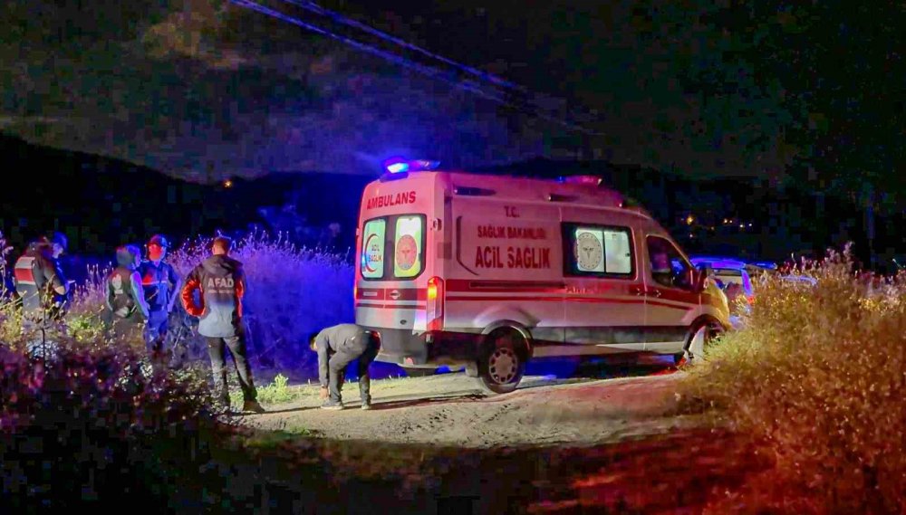 Yamaç Paraşütüyle Dere Yatağına Düşen Vatandaş 5 Saatlik Çalışmayla Kurtarıldı