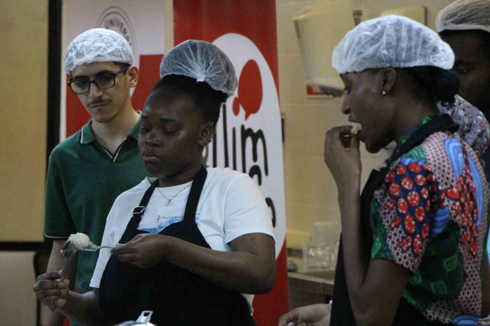 Afrikalı Üniversitelilerin Favori Yemekleri: Yaprak Dolması Ve Mercimek Çorbası