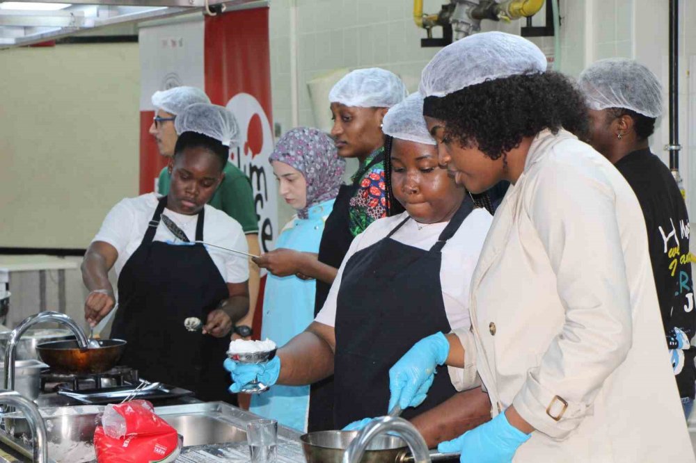 Afrikalı Üniversitelilerin Favori Yemekleri: Yaprak Dolması Ve Mercimek Çorbası