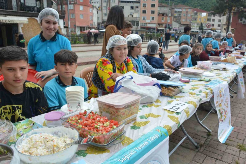 Ordu’da Öğrenciler Önce Yarıştı, Sonra Hayırda Buluştu