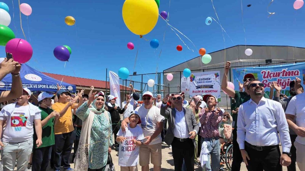 Rize’de Balonlar 9 Yaşında Lösemiden Kurtulan Egemen İçin Uçtu