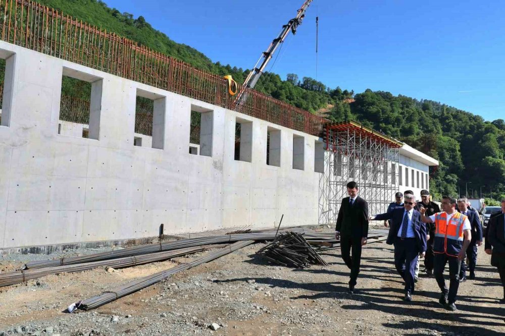4 Kişinin Hayatını Kaybettiği Heyelan Bölgesinde Tünel Çalışmaları Aralıksız Devam Ediyor