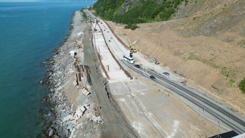 4 Kişinin Hayatını Kaybettiği Heyelan Bölgesinde Tünel Çalışmaları Aralıksız Devam Ediyor