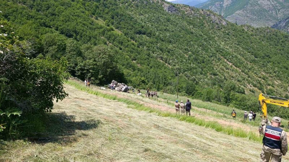 Gümüşhane’de Beton Mikseri 150 Metrelik Dik Yamaçtan Yuvarlandı: 2 Ölü, 1 Yaralı