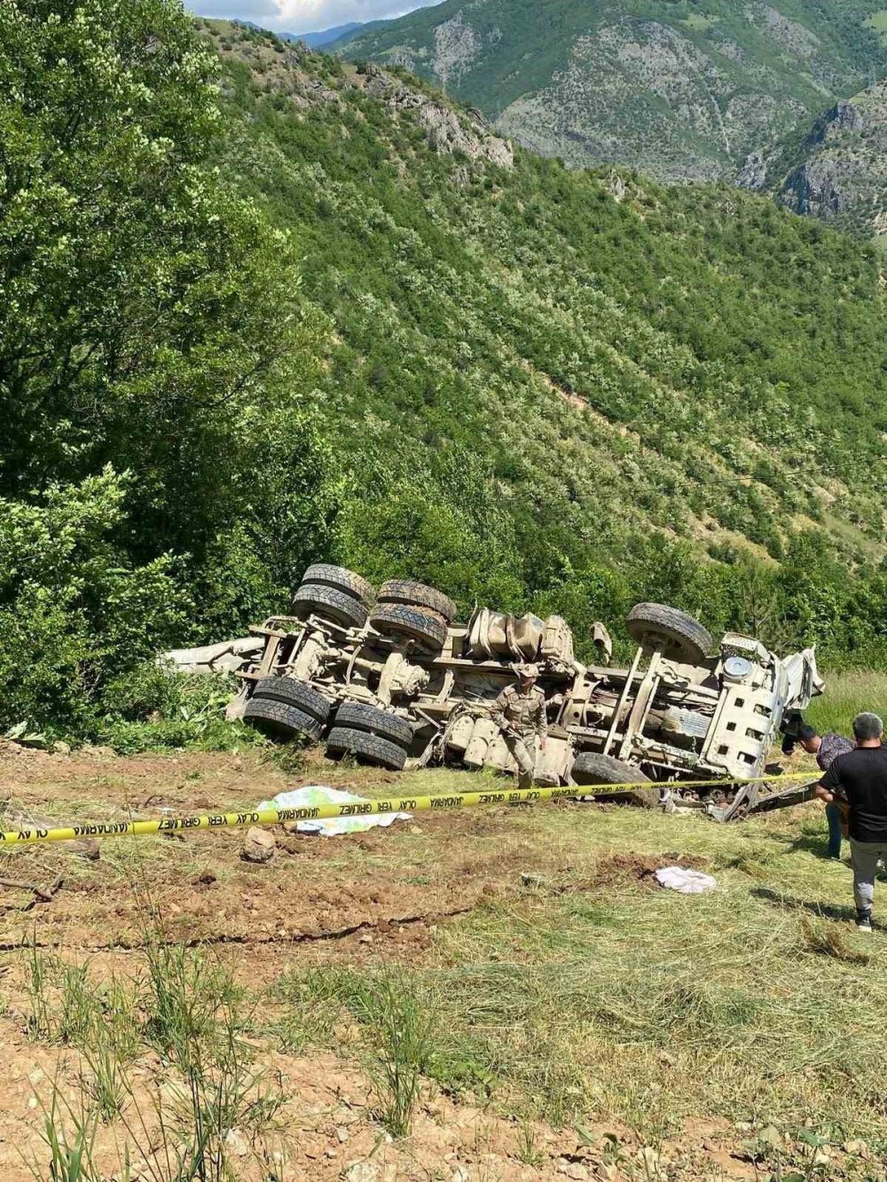 Gümüşhane’de Beton Mikseri 150 Metrelik Dik Yamaçtan Yuvarlandı: 2 Ölü, 1 Yaralı