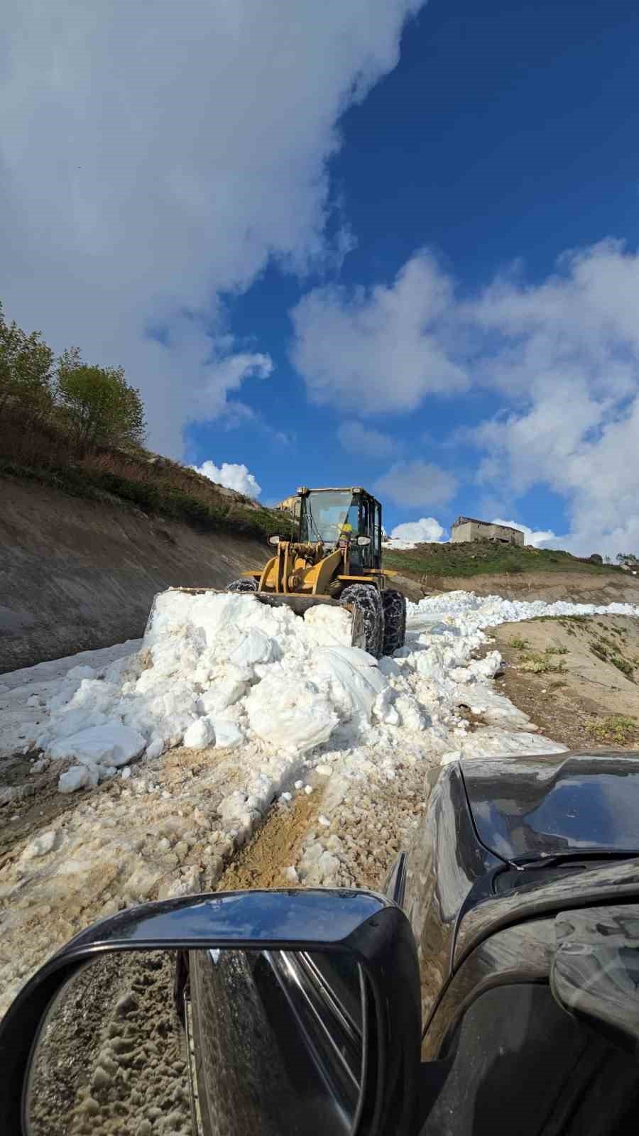 Haziran Güneşi Yayla Yollarını Açtırdı: Rize’de Kar Mesaisi Başladı