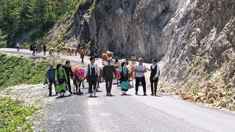 Trabzon’un Şalpazarı İlçesinde Geleneksel Yayla Göçü Başladı