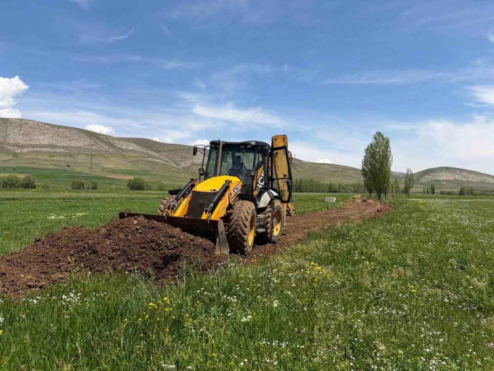 Gökçedere’de Bozulan Dağ Ve Arazi Yollarında Çalışma Başlatıldı