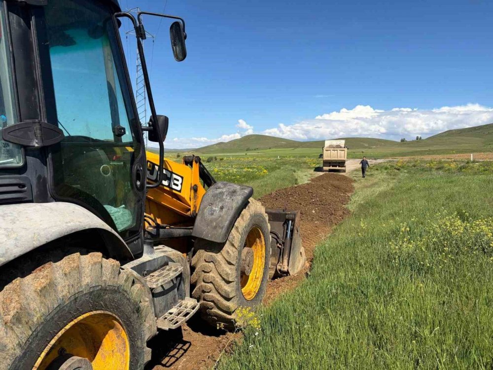 Gökçedere’de Bozulan Dağ Ve Arazi Yollarında Çalışma Başlatıldı