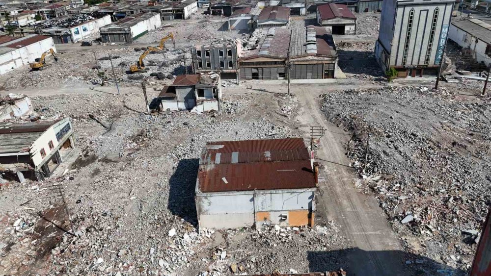 Gülsan Sanayi Sitesi’nde Yıkımlar Devam Ediyor