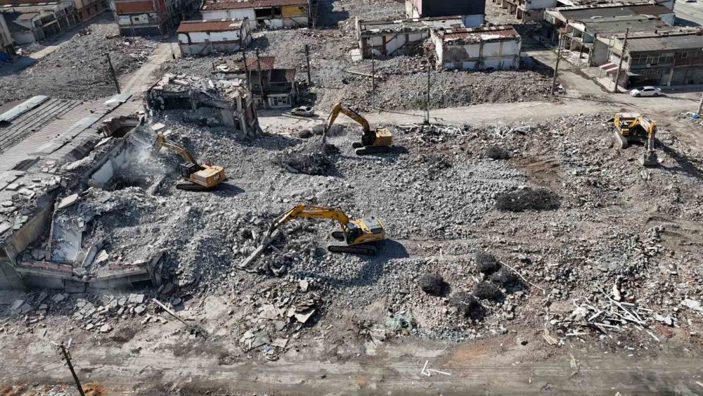 Gülsan Sanayi Sitesi’nde Yıkımlar Devam Ediyor