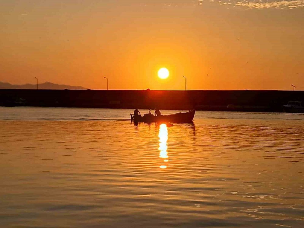 Balıkçıların Gün Batımı Mesaisi