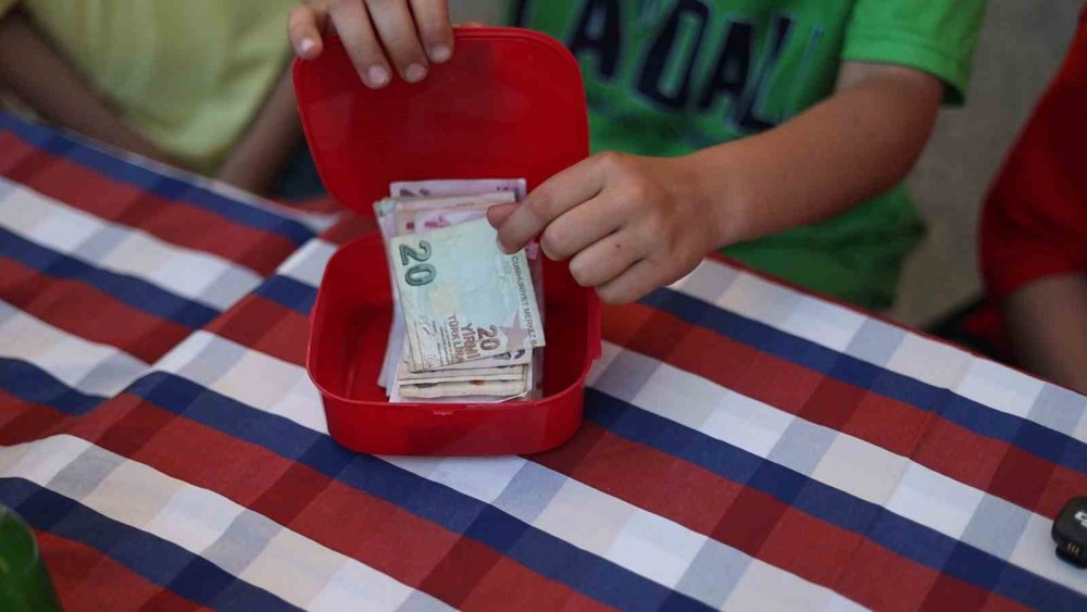Rize’de Çocuklardan Örnek Girişim: Harçlıklarını Alın Teriyle Kazandılar
