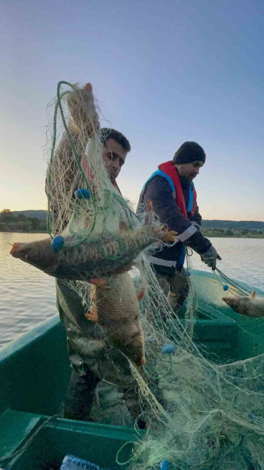 Kastamonu’da Baraj Gölünde Yüzlerce Metre Hayalet Ağ Ele Geçirildi: 200 Kilogram Sazan Kurtarıldı