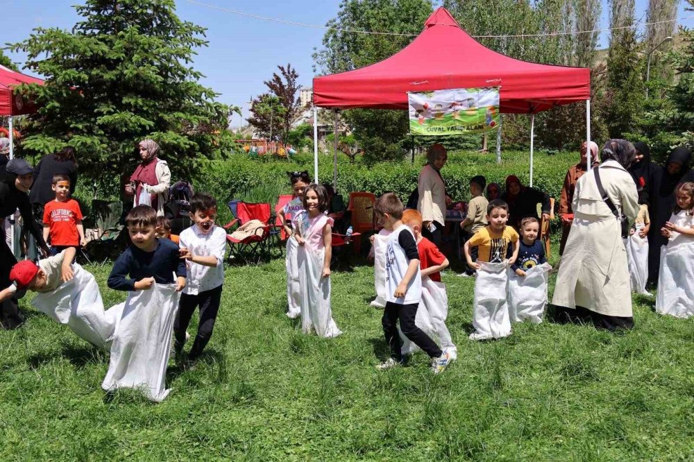 Bayburt’ta 4-6 Yaş Kur’an Kursu Öğrencilerinden Yıl Sonu Etkinliği