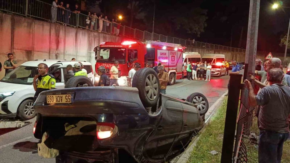Kontrolden Çıkan Otomobil Park Halindeki Araçlara Çarpıp Takla Attı: 2 Yaralı