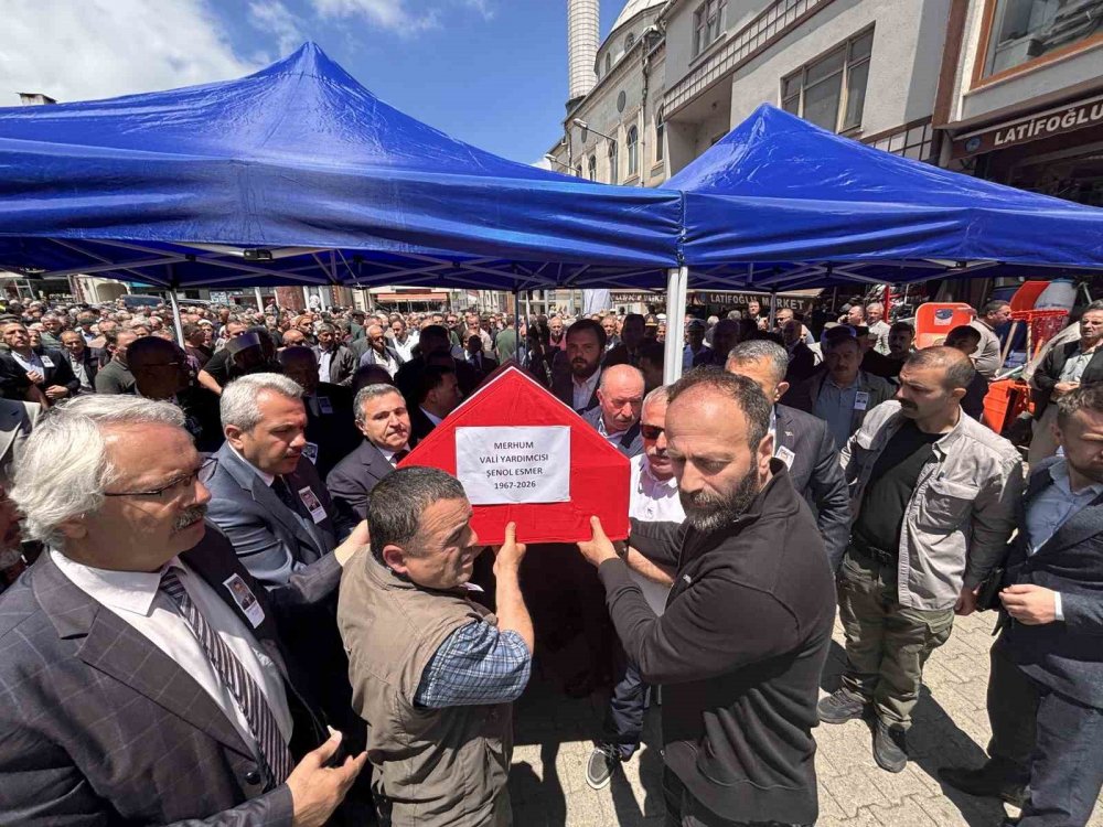 Kalp Krizine Yenik Düşen Vali Yardımcısı Şenol Esmer Memleketi Trabzon’da Toprağa Verildi