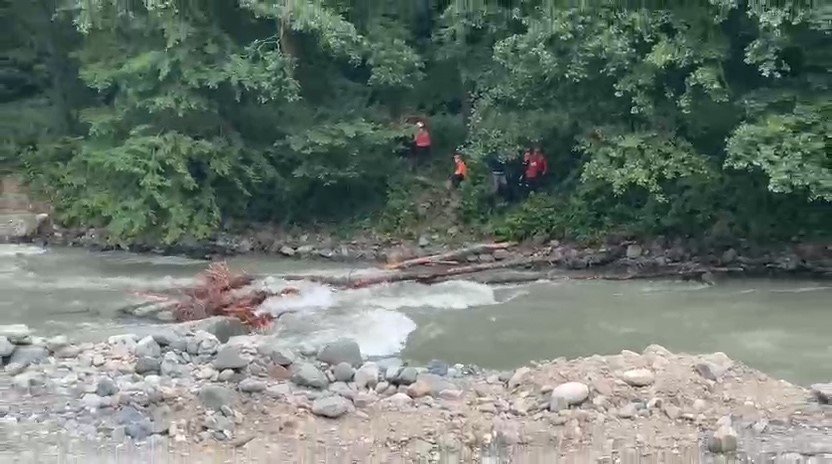 Rize’de Aranan Kayıp Şahıs Ölü Bulundu, Arama Çalışmasına Katılan Ekibin Botu Devrildi, 1 Personel Hayatını Kaybetti