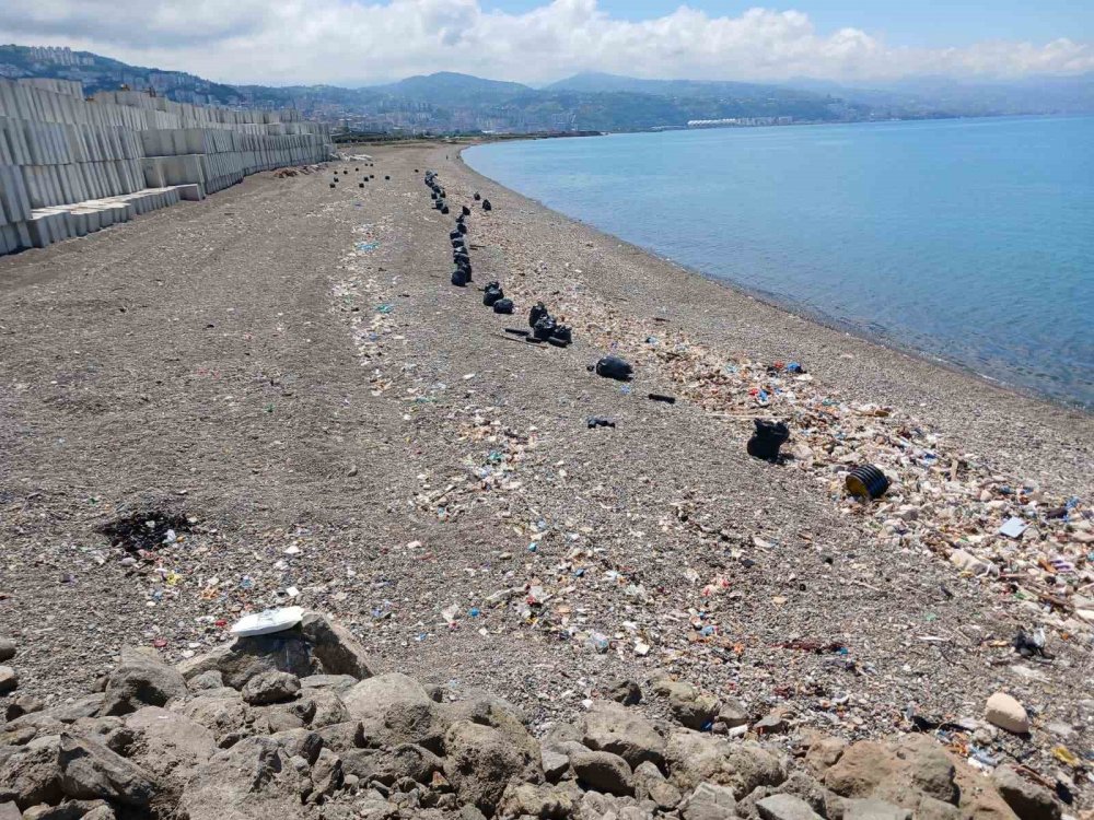 Trabzon Sahilinde Çöp Seferberliği