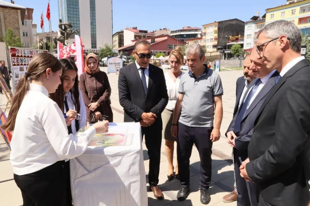 Bayburt’ta Okulların Örnek Çalışmaları Sergilendi