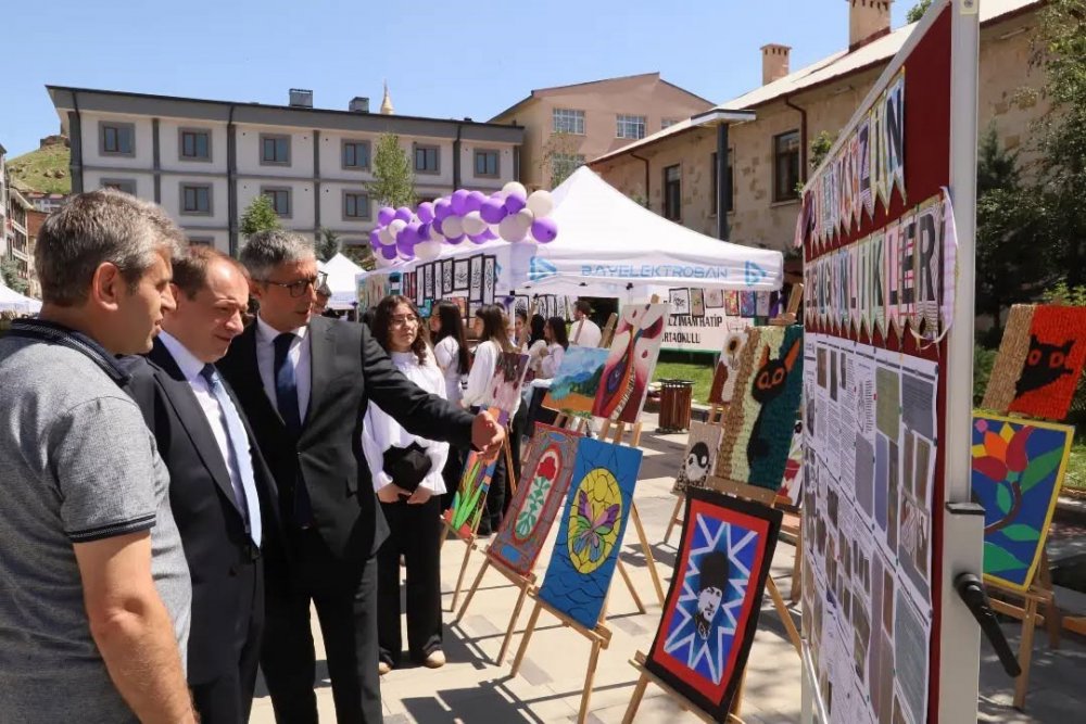 Bayburt’ta Okulların Örnek Çalışmaları Sergilendi
